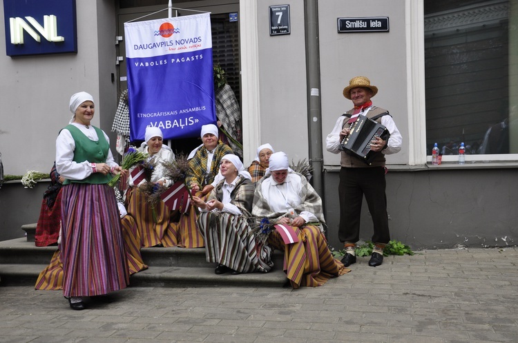 Łotwa śpiewa i tańczy