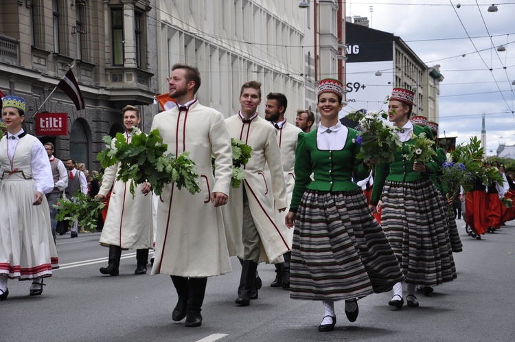 Łotwa śpiewa i tańczy