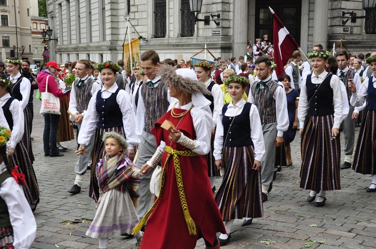 Łotwa śpiewa i tańczy