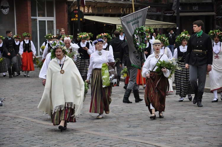 Łotwa śpiewa i tańczy