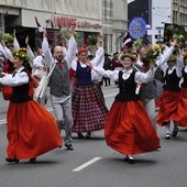 Łotwa śpiewa i tańczy