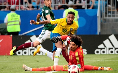 Brazylia w ćwierćfinale, Meksyk wraca do domu