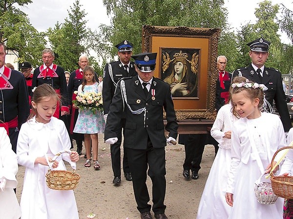 Od czasu wydarzeń sprzed dwóch dekad każdy 28. dzień miesiąca jest obchodzony w powsińskim sanktuarium jako dzień dziękczynienia.