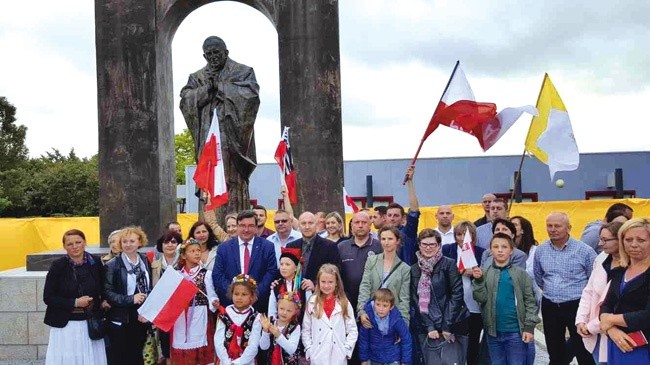 Poświęcenie przeniesionego pomnika.