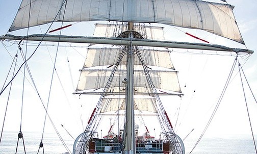 Wiatr w żagle dmie…