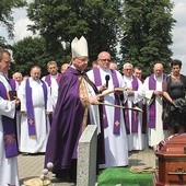 Uroczystościom żałobnym przewodniczył biskup gliwicki.