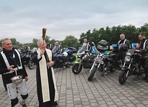 ▲	Uczestników rajdu przed drogą pobłogosławił abp Marek Jędraszewski.