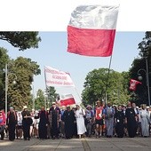 Pielgrzymi idący co roku na Jasną Górę nie mają wątpliwości, że przed cudownym obrazem Matki Bożej można wyprosić wiele łask.