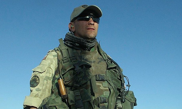 Karol Cierpica podczas misji w Afganistanie w 2007 r. Dziś, po odejściu z armii, opowiada o swoim nawróceniu i o Panu Bogu w szkołach, parafiach, wspólnotach.