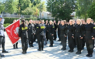 Ślubowanie nowych policjantów