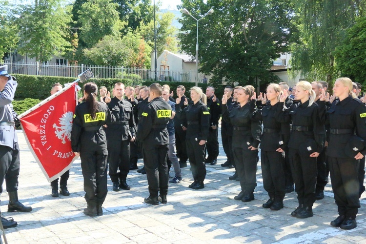 Ślubowanie nowych policjantów