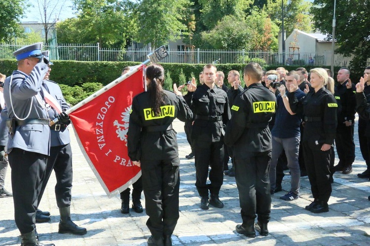 Ślubowanie nowych policjantów