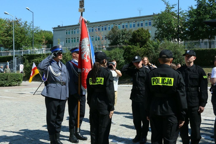 Ślubowanie nowych policjantów