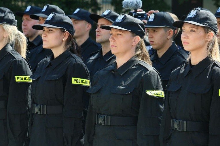 Ślubowanie nowych policjantów