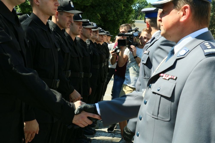 Ślubowanie nowych policjantów