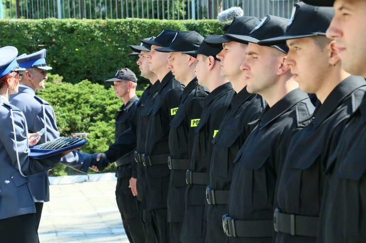 Ślubowanie nowych policjantów