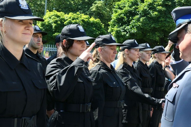 Ślubowanie nowych policjantów