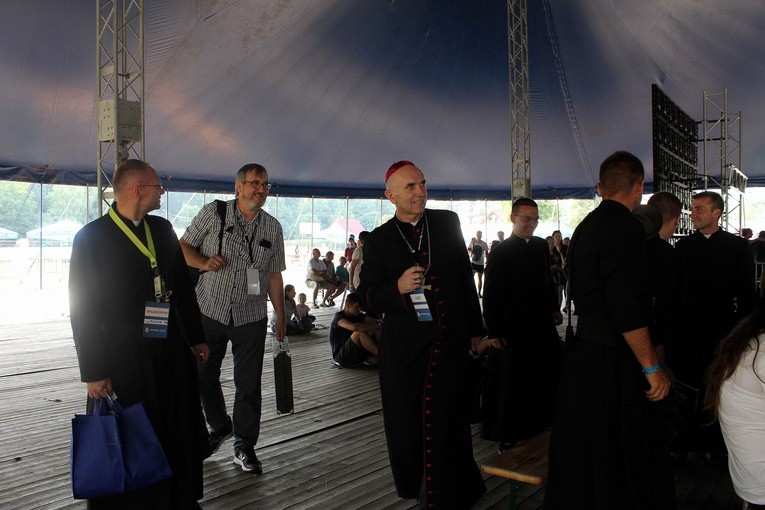 Bp Iwanecki na Festiwalu Życia