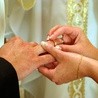 Księża przygotowujący pary do małżeństwa nie są wiarygodni
