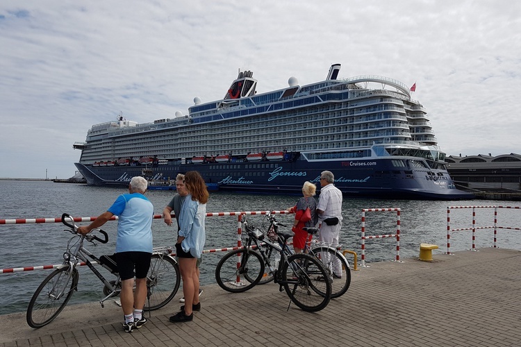 Statek "Mein Schiff 1" w gdyńskim porcie