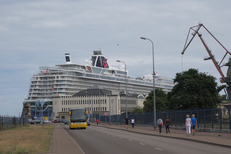 Statek "Mein Schiff 1" w gdyńskim porcie