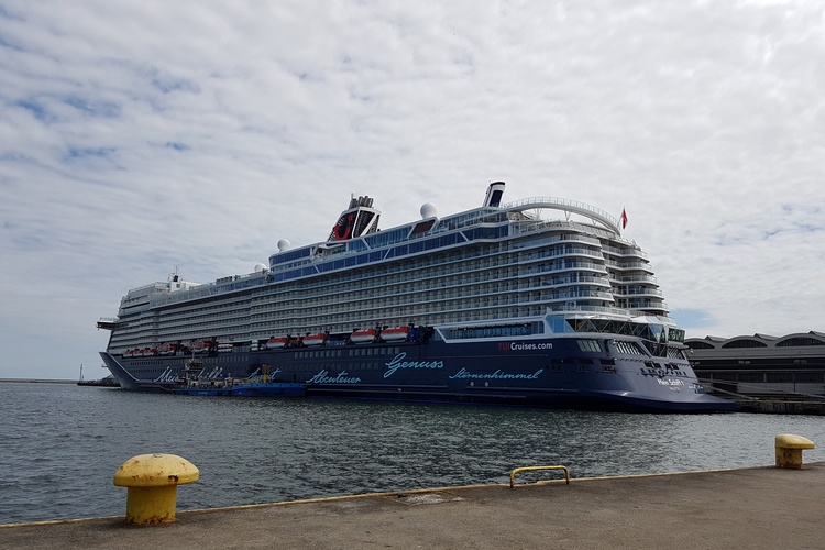 Statek "Mein Schiff 1" w gdyńskim porcie