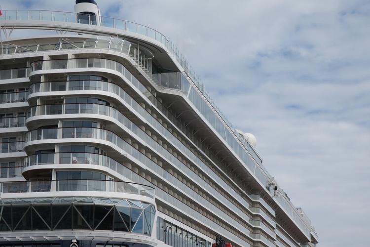 Statek "Mein Schiff 1" w gdyńskim porcie