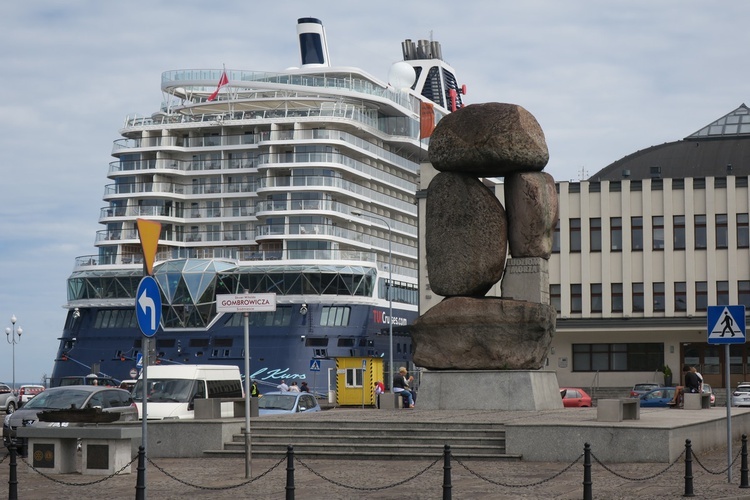 Statek "Mein Schiff 1" w gdyńskim porcie