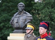 W Skierniewicach odsłonięto pomnik J. Kozietulskiego, pułkownika armii napoleońskiej, bohatera spod Somosierry