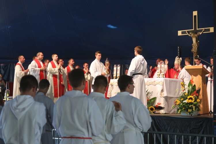 Bp Piotr Greger na Festiwalu Życia w Kokotku