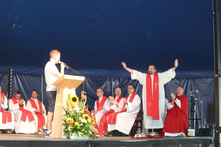 Bp Piotr Greger na Festiwalu Życia w Kokotku