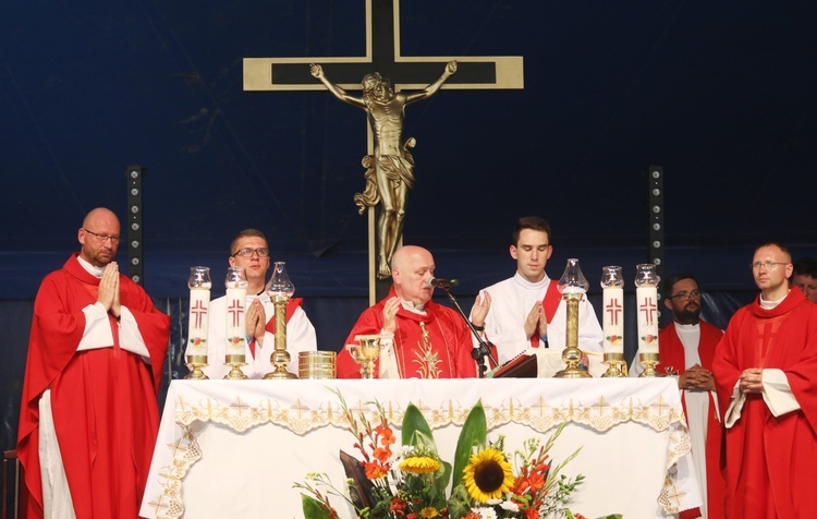 Bp Piotr Greger na Festiwalu Życia w Kokotku