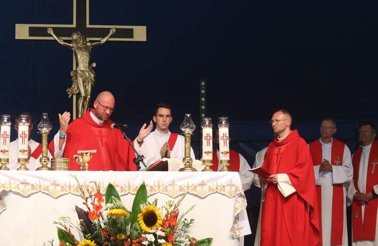 Bp Piotr Greger na Festiwalu Życia w Kokotku