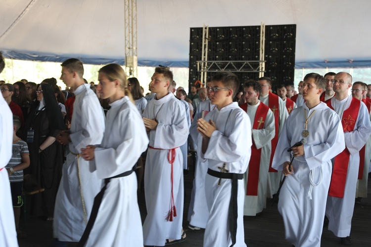 Bp Piotr Greger na Festiwalu Życia w Kokotku