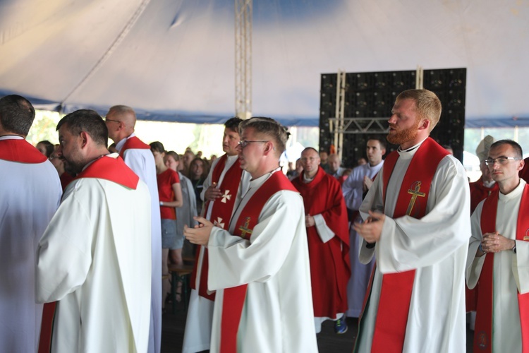 Bp Piotr Greger na Festiwalu Życia w Kokotku