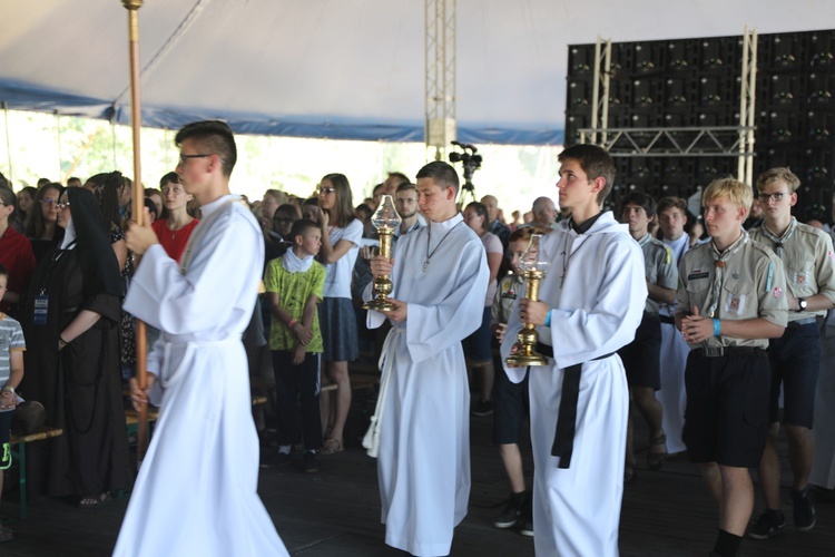 Bp Piotr Greger na Festiwalu Życia w Kokotku