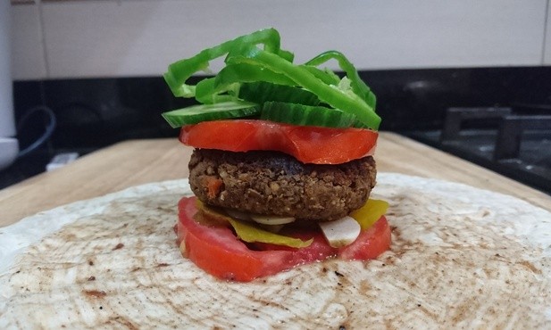 Fasolowy burger o wielu kolorach
