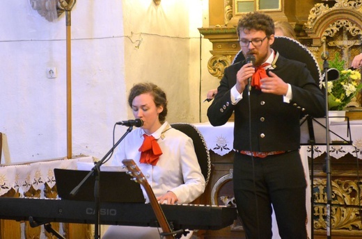 Wspólnota w czasie występu w kościele św. Mikołaja.