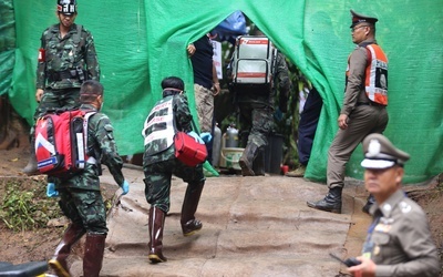 Tajlandia: Pierwsza osoba wydobyta w poniedziałek z jaskini