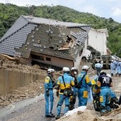 Papież modli się za ofiary powodzi w Japonii