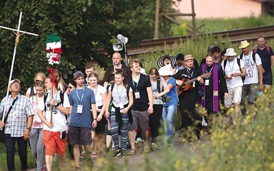 36. Pielgrzymka Piesza diecezji zielonogórsko-gorzowskiej Gorzów Wlkp.–Jasna Góra wyruszy także pod hasłem: „W Duchu Świętym”. Na pątniczy szlak wyjdzie 9 grup. 30 lipca grupy: Tęczowa z Kostrzyna nad Odrą, Amarantowa z Rzepina i Srebrna ze Strzelec Krajeńskich. 31 lipca Mszą św. o godz. 6 w kościele pw. NMP Królowej Polski pielgrzymowanie rozpoczną grupy gorzowskie: Biało-Niebieska, Biało-Czerwona, Brązowa i Akademicka. 1 sierpnia na szlak wyjdzie grupa Błękitna z parafii pw. św. Michała Archanioła w Ś...