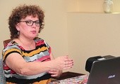 Doktor Komorowska--Pudło wyjaśniała 15 uczestniczkom, że ochrona dzieci przed zagrożeniami należy do mamy, taty i wychowawców.