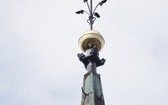 Kościół w Rydułtowach z nowym krzyżem i kapsułą 