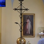 Kościół w Rydułtowach z nowym krzyżem i kapsułą 