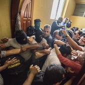 Nuncjusz i biskupi pobici przez proprezydenckich bojówkarzy w Nikaragui