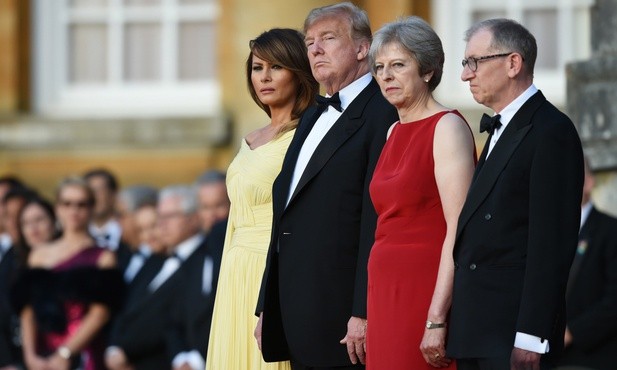 Trump skrytykował premier May