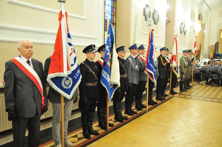 Święto Policji w Puławach. Uroczystości w kościele garnizonowym