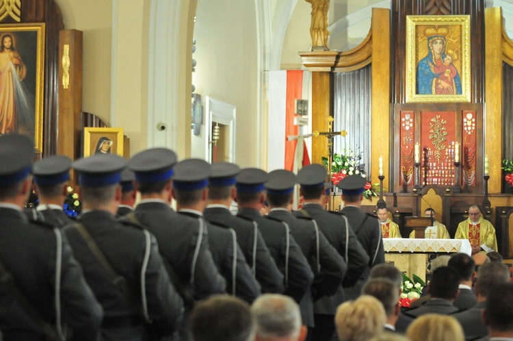 Święto Policji w Puławach. Uroczystości w kościele garnizonowym