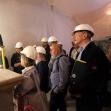 Prace renowacyjne w krypcie pod kościołem pijarów w Krakowie
