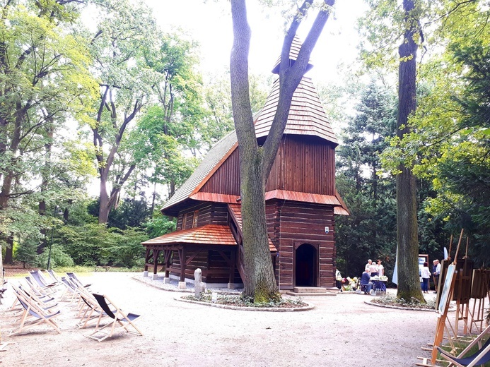 Kościółek św. Jana Nepomucena w parku Szczytnickim